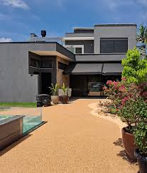 Piso Drenante Monolitico num entrada de estacionamento