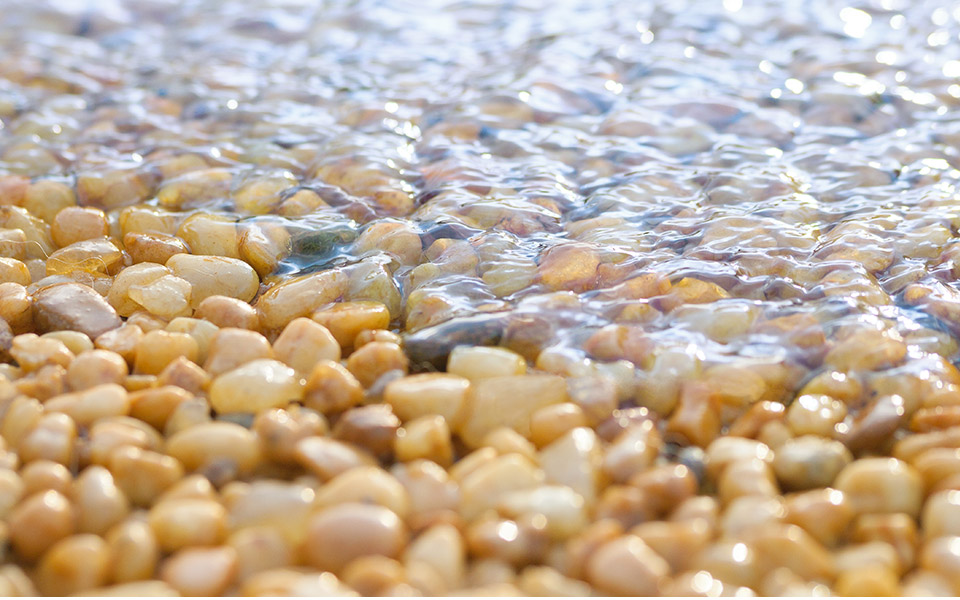 pedras com resina para piso monmolitico